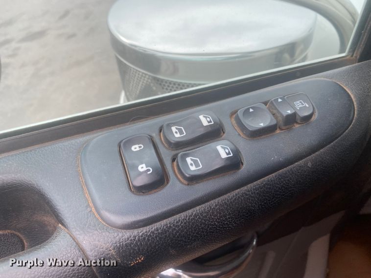 image for item DL6169 2013 Peterbilt 388  semi truck