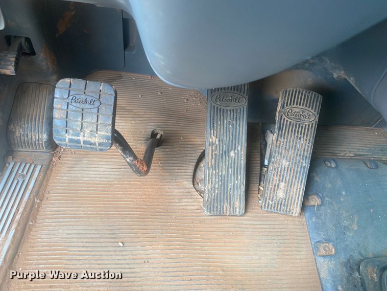 image for item DL6169 2013 Peterbilt 388  semi truck