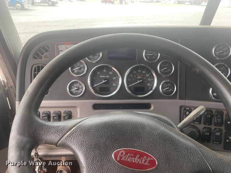 image for item DL6169 2013 Peterbilt 388  semi truck