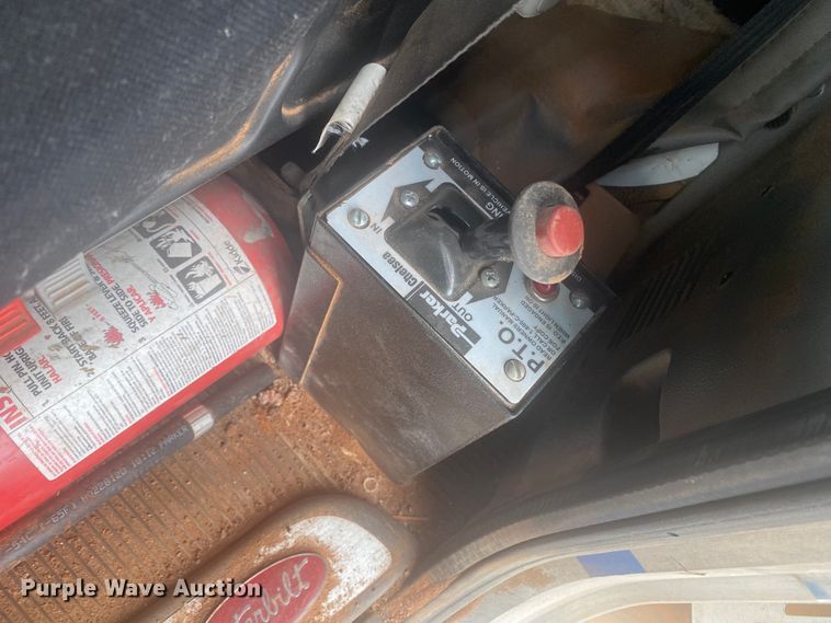 image for item DL6169 2013 Peterbilt 388  semi truck