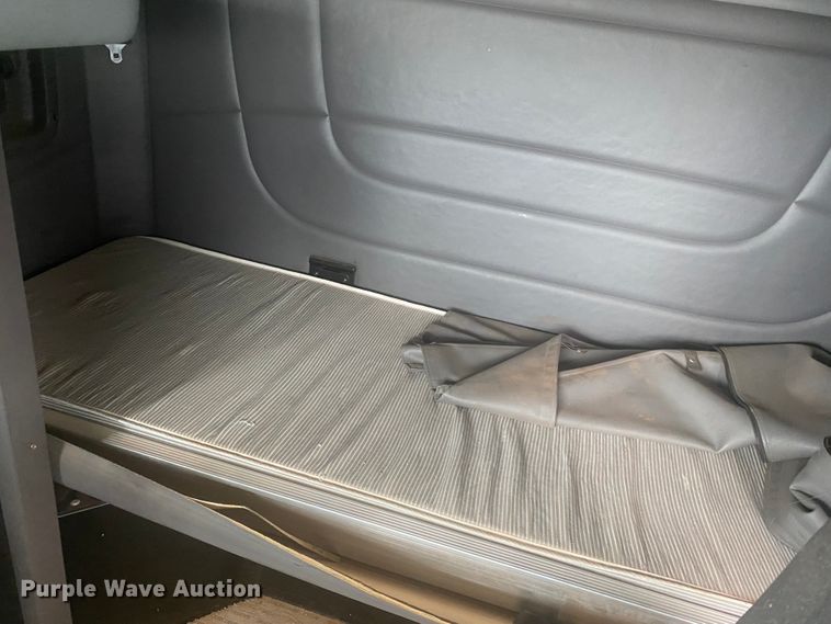 image for item DL6169 2013 Peterbilt 388  semi truck