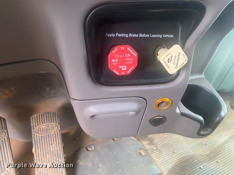 image for item DL6169 2013 Peterbilt 388  semi truck