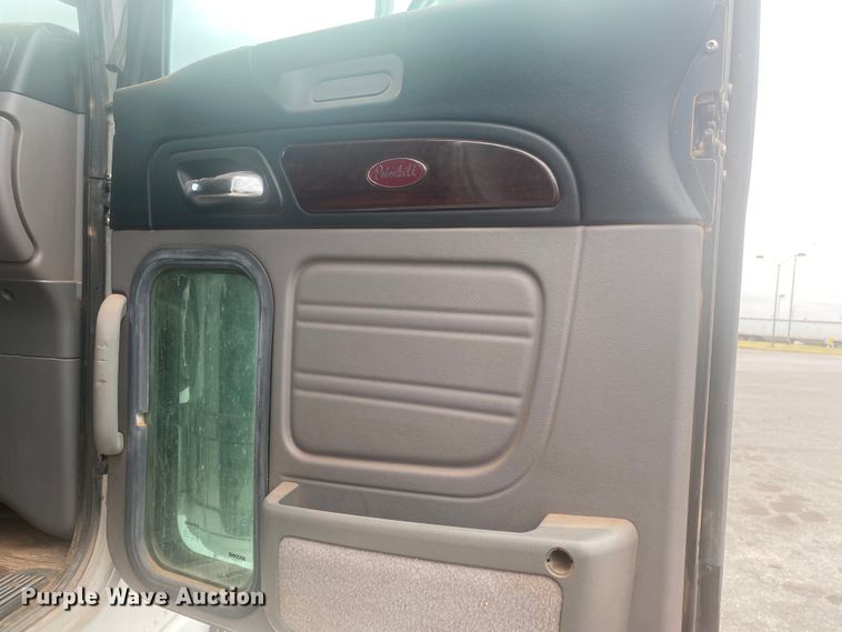 image for item DL6169 2013 Peterbilt 388  semi truck