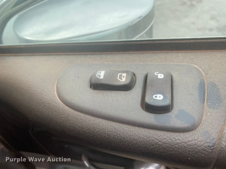 image for item DL6169 2013 Peterbilt 388  semi truck