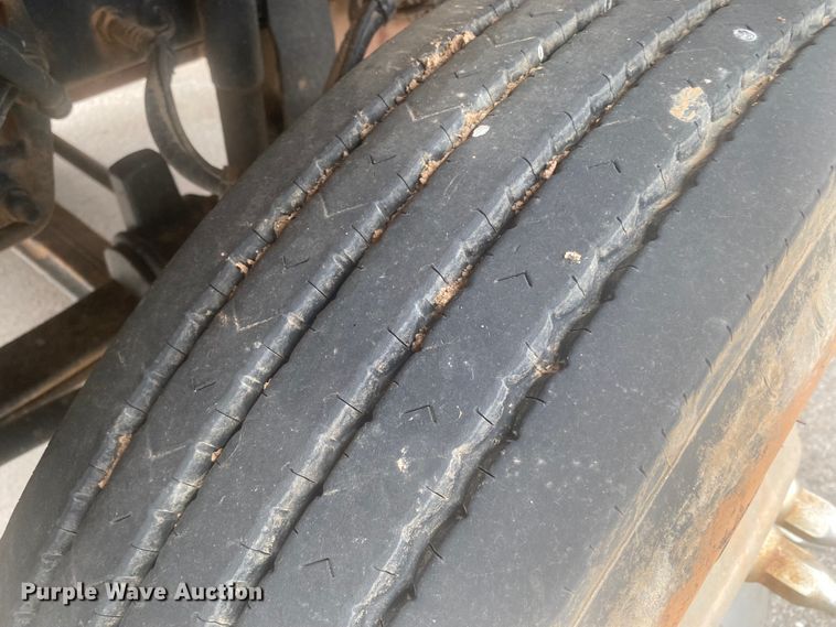 image for item DL6169 2013 Peterbilt 388  semi truck