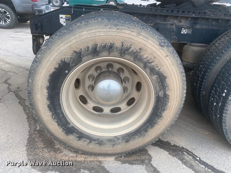 image for item DL6169 2013 Peterbilt 388  semi truck