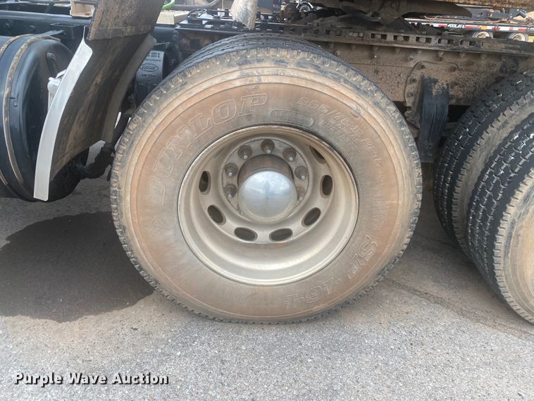 image for item DL6169 2013 Peterbilt 388  semi truck