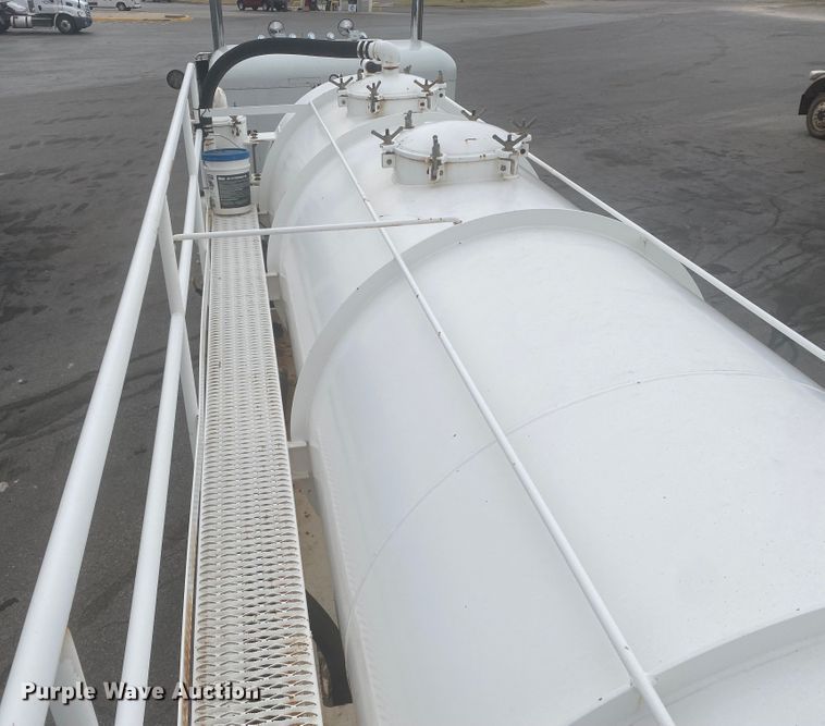 image for item DL6170 2011 Dragon  vacuum trailer