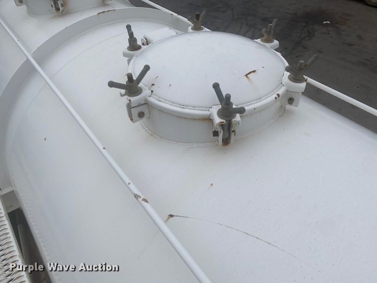 image for item DL6170 2011 Dragon  vacuum trailer