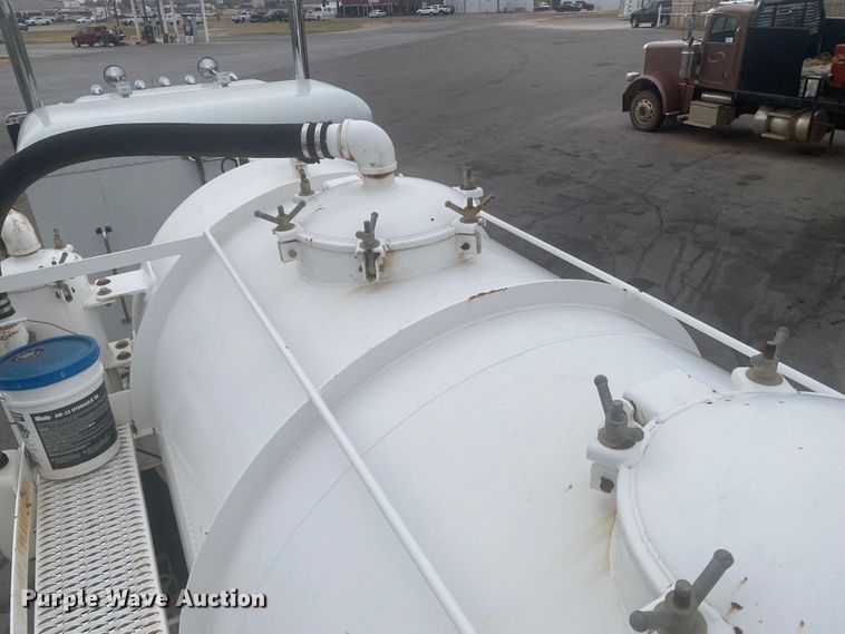 image for item DL6170 2011 Dragon  vacuum trailer