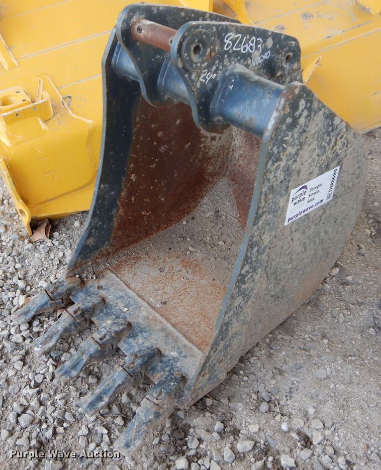 image for item DM0689 Volvo  24" W excavator bucket