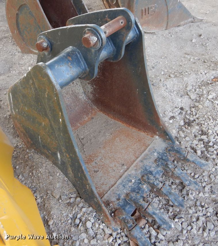 image for item DM0689 Volvo  24" W excavator bucket