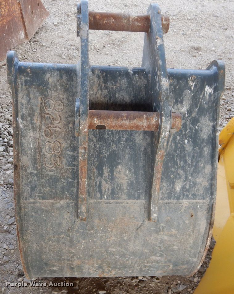 image for item DM0689 Volvo  24" W excavator bucket