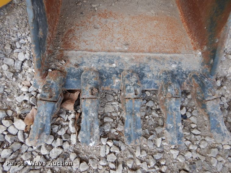 image for item DM0689 Volvo  24" W excavator bucket