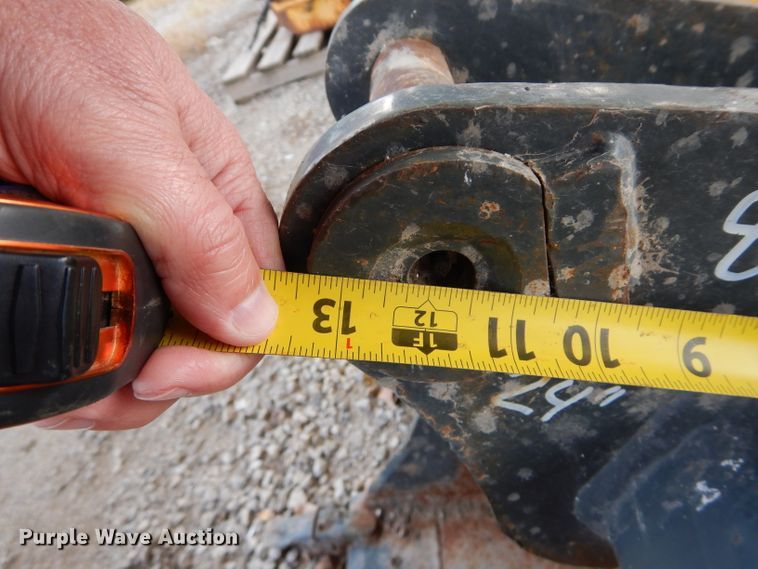 image for item DM0689 Volvo  24" W excavator bucket