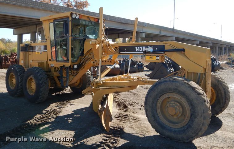image for item DM0735 2000 Caterpillar 143H  motor grader