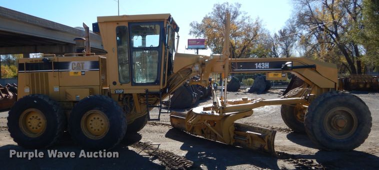 image for item DM0735 2000 Caterpillar 143H  motor grader