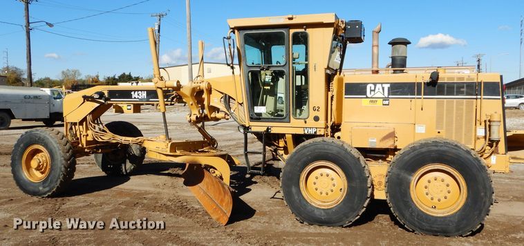 image for item DM0735 2000 Caterpillar 143H  motor grader