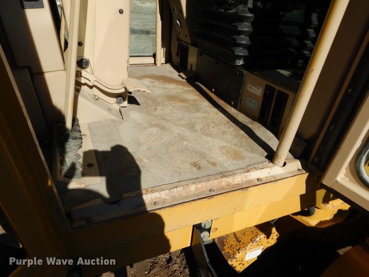 image for item DM0735 2000 Caterpillar 143H  motor grader