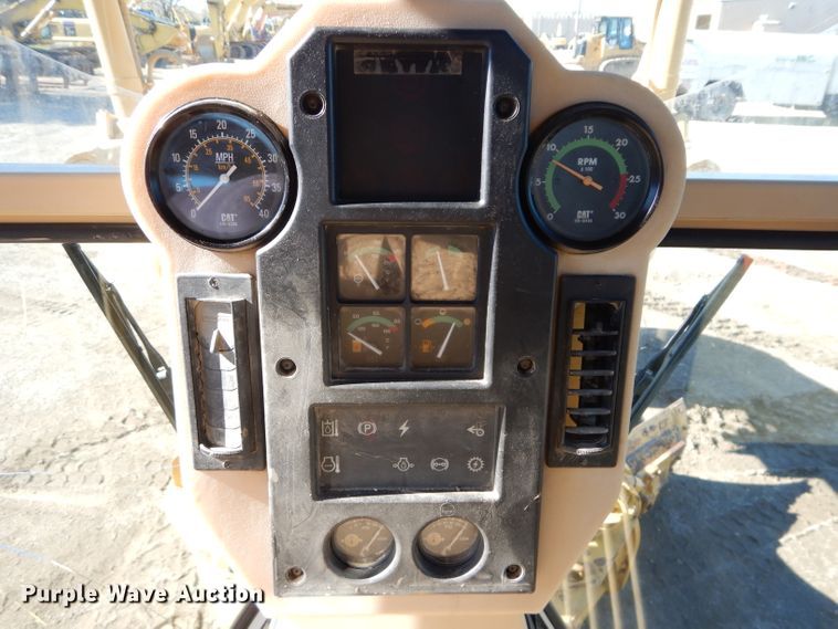 image for item DM0735 2000 Caterpillar 143H  motor grader