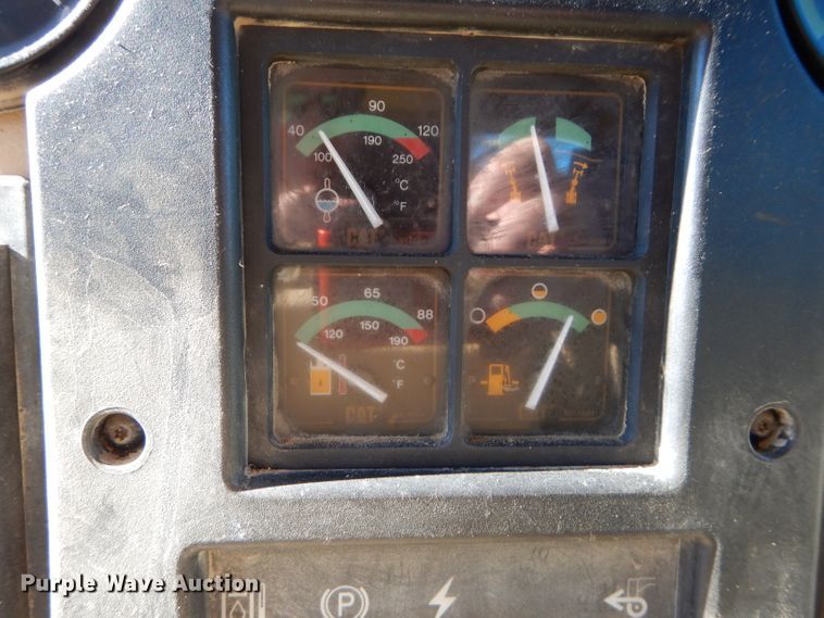 image for item DM0735 2000 Caterpillar 143H  motor grader