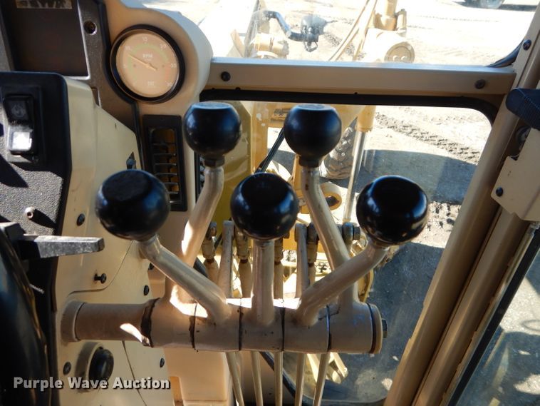 image for item DM0735 2000 Caterpillar 143H  motor grader