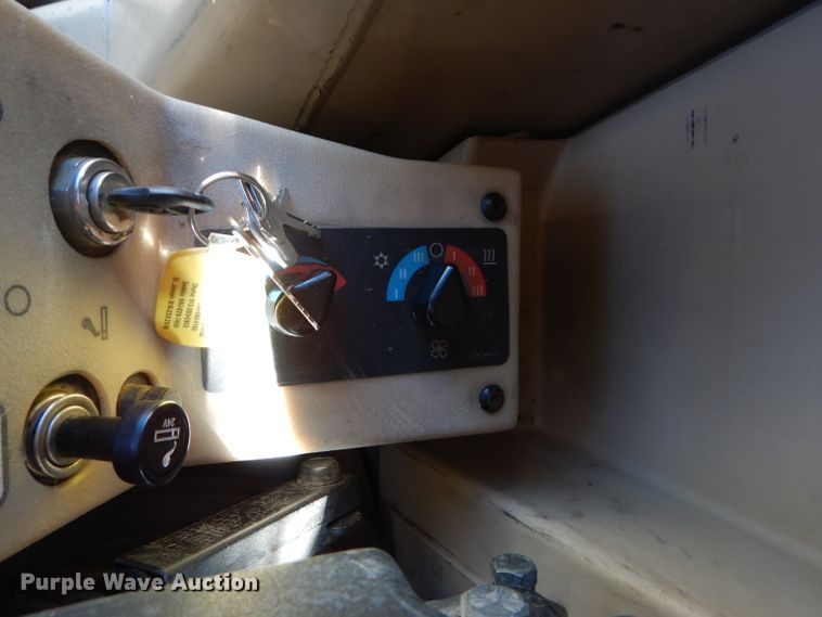 image for item DM0735 2000 Caterpillar 143H  motor grader