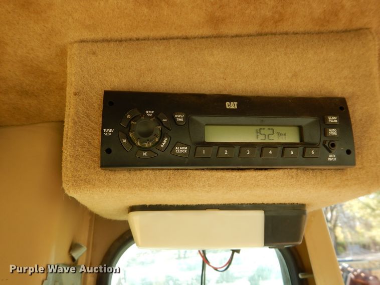 image for item DM0735 2000 Caterpillar 143H  motor grader