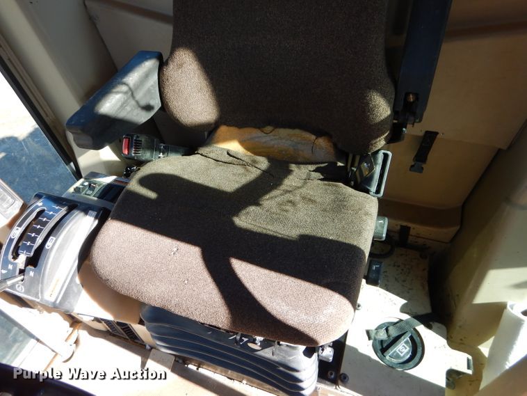 image for item DM0735 2000 Caterpillar 143H  motor grader