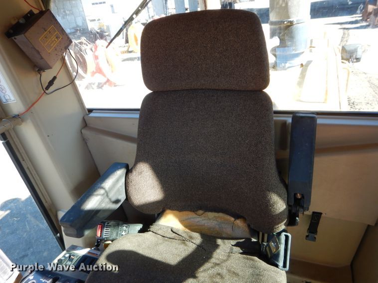 image for item DM0735 2000 Caterpillar 143H  motor grader