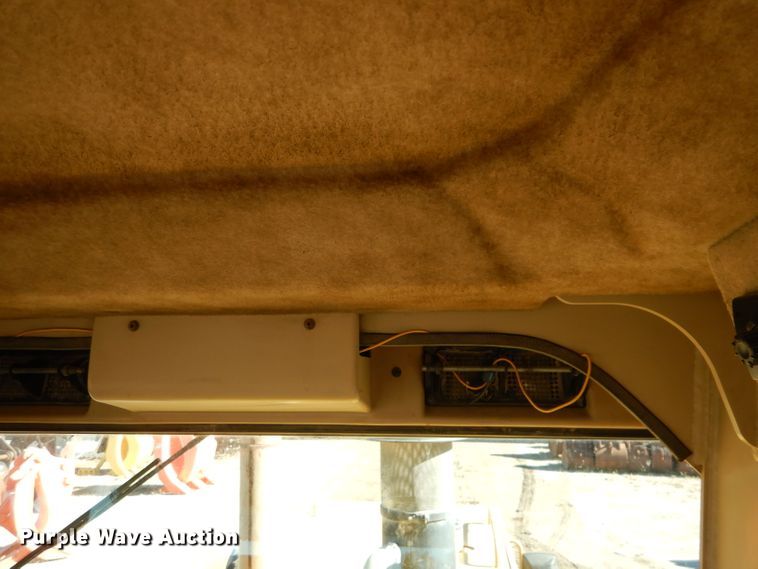 image for item DM0735 2000 Caterpillar 143H  motor grader