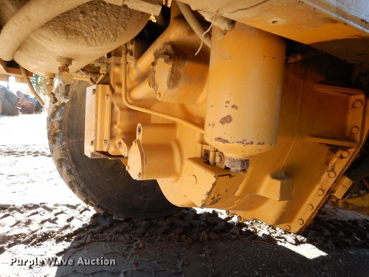 image for item DM0735 2000 Caterpillar 143H  motor grader