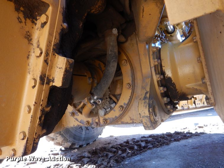 image for item DM0735 2000 Caterpillar 143H  motor grader