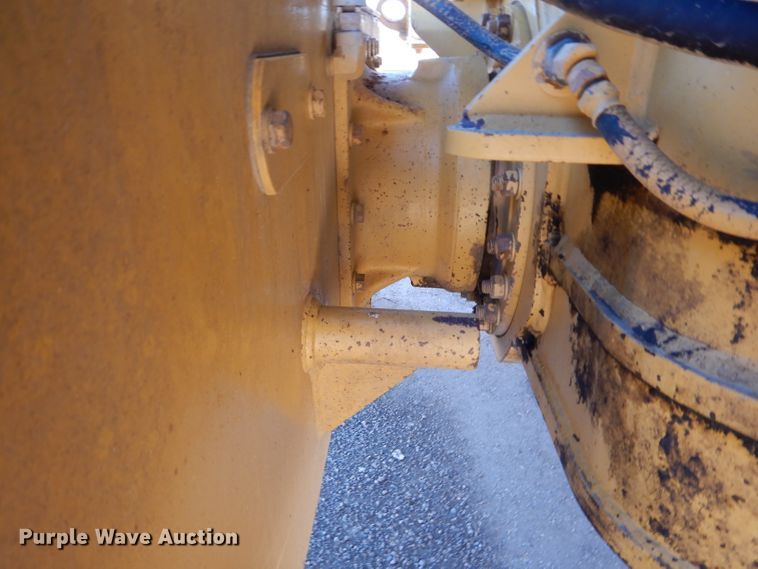 image for item DM0735 2000 Caterpillar 143H  motor grader