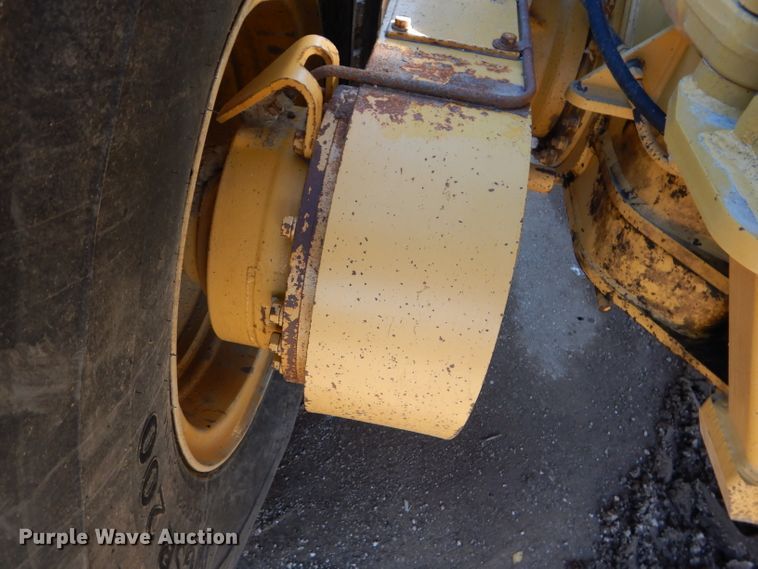 image for item DM0735 2000 Caterpillar 143H  motor grader