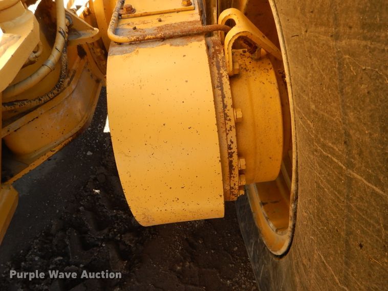 image for item DM0735 2000 Caterpillar 143H  motor grader