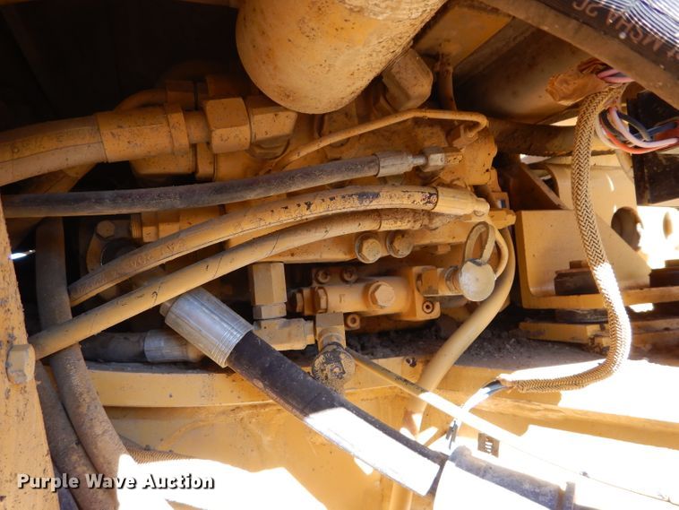 image for item DM0735 2000 Caterpillar 143H  motor grader