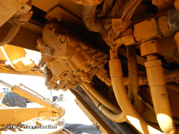 image for item DM0735 2000 Caterpillar 143H  motor grader