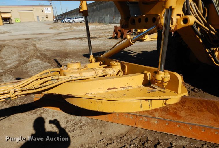 image for item DM0735 2000 Caterpillar 143H  motor grader