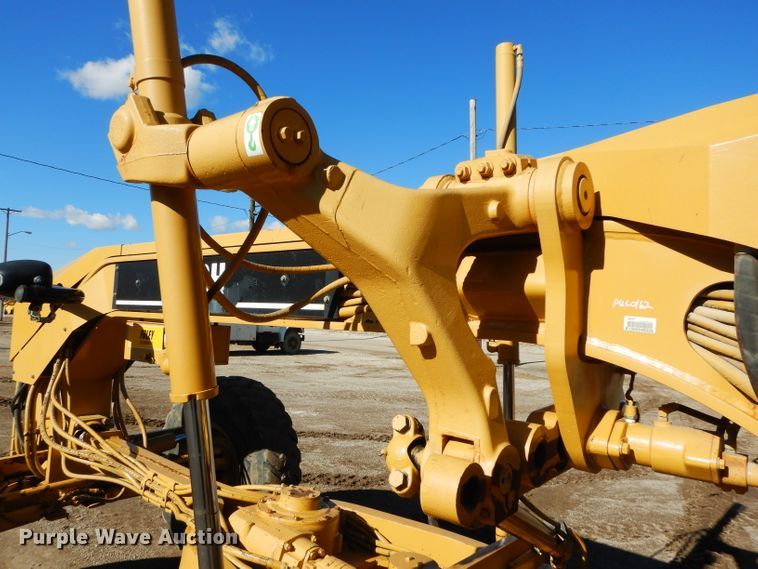 image for item DM0735 2000 Caterpillar 143H  motor grader