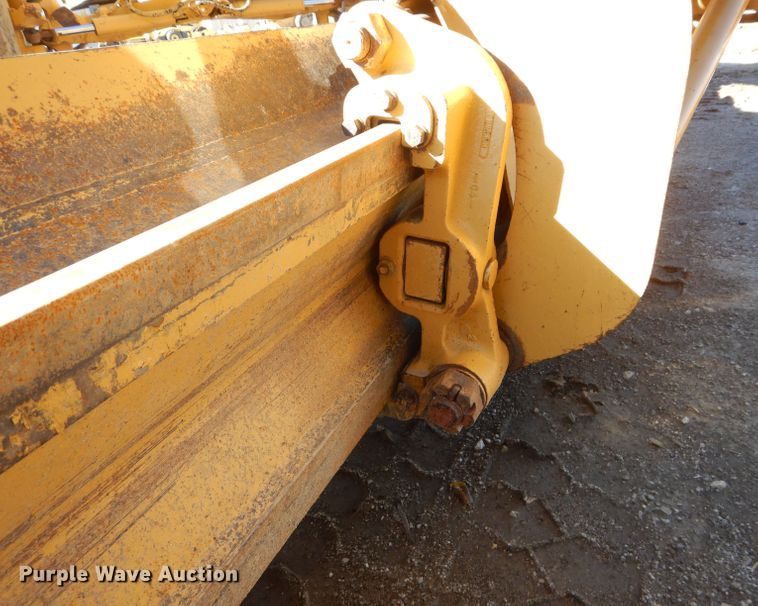 image for item DM0735 2000 Caterpillar 143H  motor grader