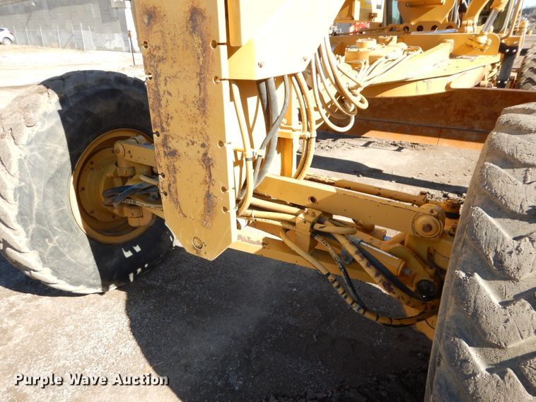 image for item DM0735 2000 Caterpillar 143H  motor grader