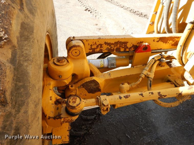 image for item DM0735 2000 Caterpillar 143H  motor grader