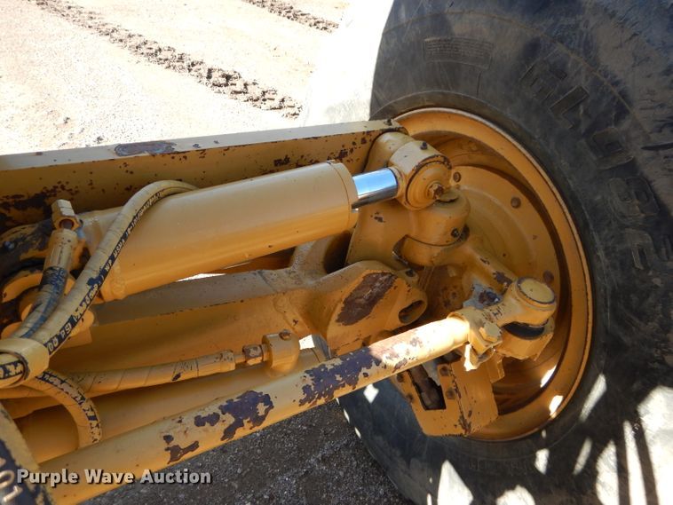 image for item DM0735 2000 Caterpillar 143H  motor grader