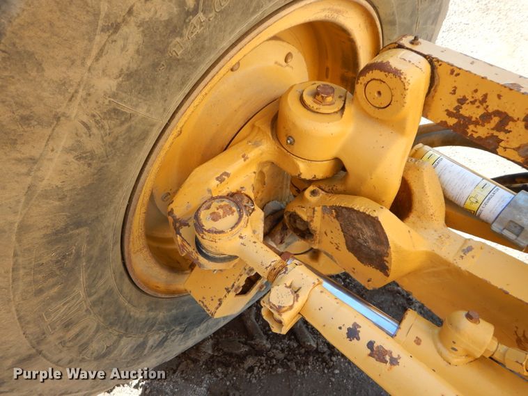 image for item DM0735 2000 Caterpillar 143H  motor grader