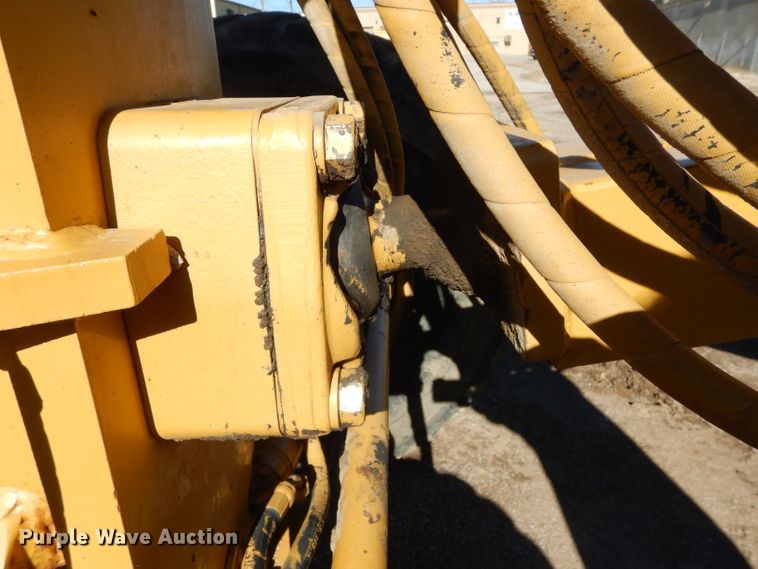 image for item DM0735 2000 Caterpillar 143H  motor grader