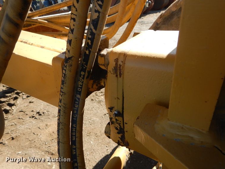 image for item DM0735 2000 Caterpillar 143H  motor grader