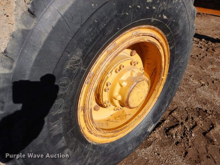 image for item DM0735 2000 Caterpillar 143H  motor grader