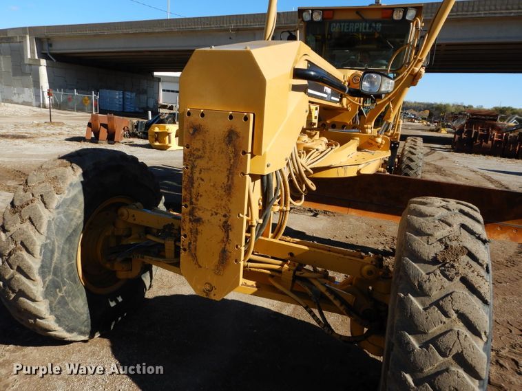 image for item DM0735 2000 Caterpillar 143H  motor grader