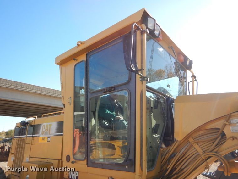 image for item DM0735 2000 Caterpillar 143H  motor grader